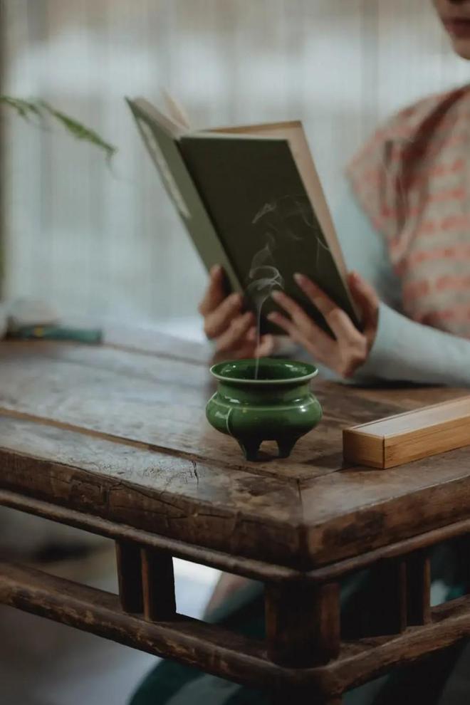 高净值人群社交新风尚如何正确熏闻沉香？麻将胡了游戏2025下半年沉香熏闻成